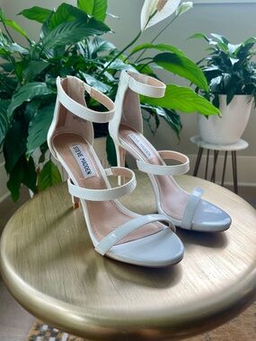 Steve Madden Feelya White Patent Strappy Stiletto Heel Size 6.5